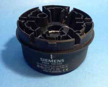 Siemens 8WD4 408-0AB SIG.COL.CONN.ELEM.W/BASE MT/ANGLE 