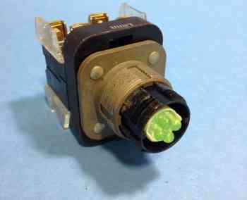 Allen Bradley 800T-QBL10G PUSH BUTTON ILLUMINATED GREEN 