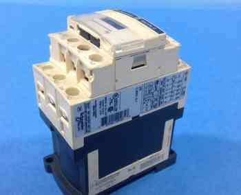 Schneider Electric CAD32BD CONTROL RELAY 10 AMP 600 VOLT 