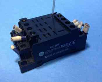 Allen Bradley 700-HN139 RELAY SOCKET TRACK MOUNT 
