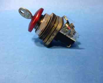 Allen Bradley 800T-E15 30MM CYLINDER LOCK PUSH BUTTON 800T PB 
