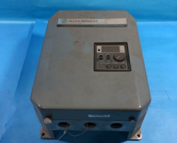Allen Bradley 1333-AAB ADJUSTABLE FREQUENCY AC DRIVE  - изображение 1