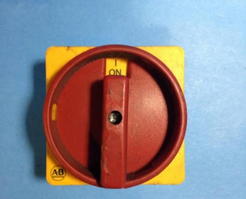 Allen Bradley RED TWIST SWITCH RED PUSH PULL TWIST BUTTON SWITCH  - изображение 1