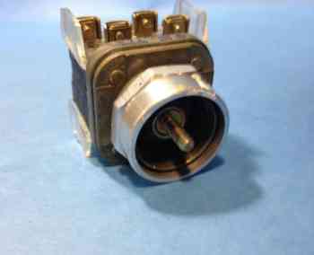 Allen Bradley 800T-D PUSH BUTTON OPERATOR BASE 