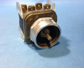 Allen Bradley 800T-D PUSH BUTTON OPERATOR BASE  - изображение 1