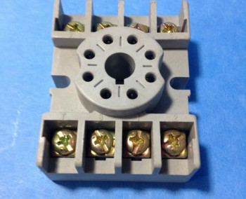 Eaton D3PA2 RELAY SOCKET, FINGER SAFE, OCTAL, 8 PIN  - изображение 1