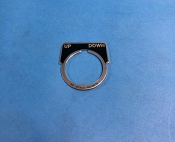 Schneider Electric SQD9001KN253 UP/DOWN PUSHBUTTON LEGEND PLATE  - изображение 1