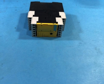 Siemens 3TK2826-1CW32 SAFETY RELAY  - изображение 1